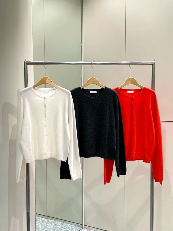 Stylish and Comfortable Women's Knit Cardigan for Spring and Autumn