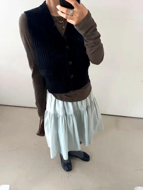 Fashionable Women's Knit Vest Jacket - Versatile Design