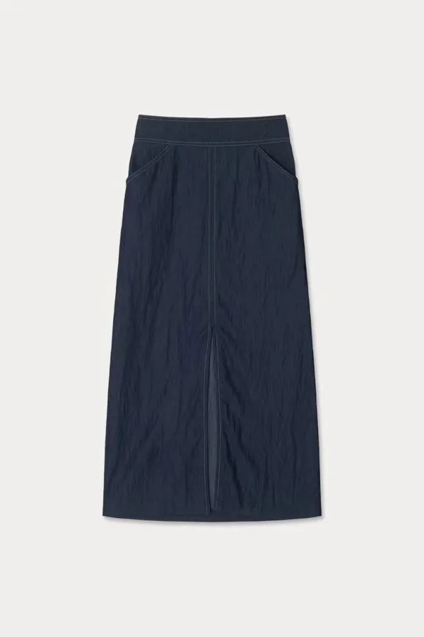 Elegant High-Waisted Midi Skirt - A Chic Essential