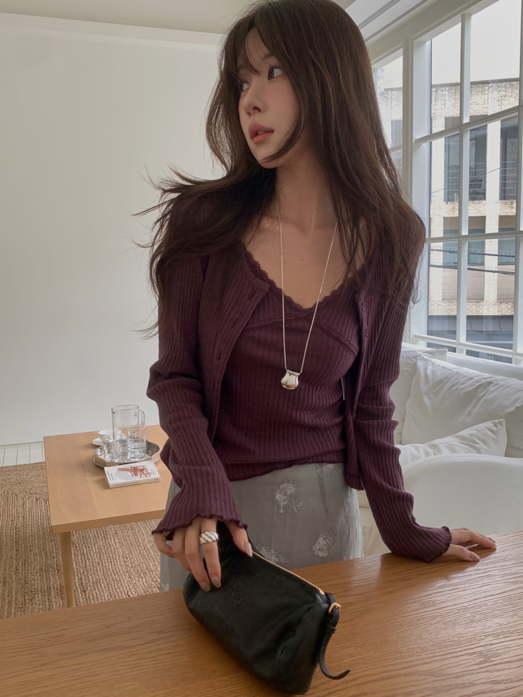 우아하고 세련된 여성용 탑, 가볍고 편안하며 완벽한 조화