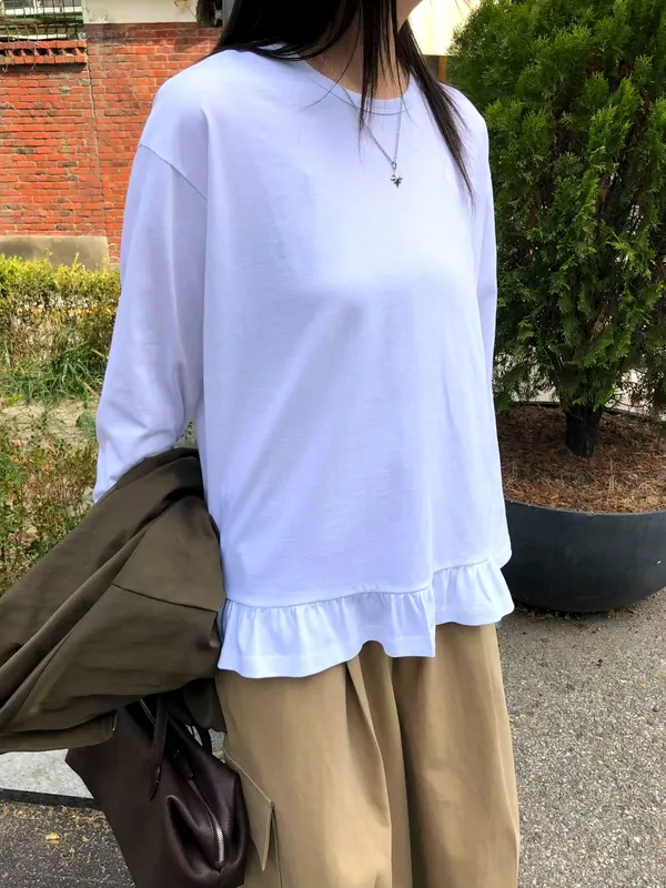 Stylish and Minimalist Women's T-Shirt, Perfect for Spring and Autumn Wear