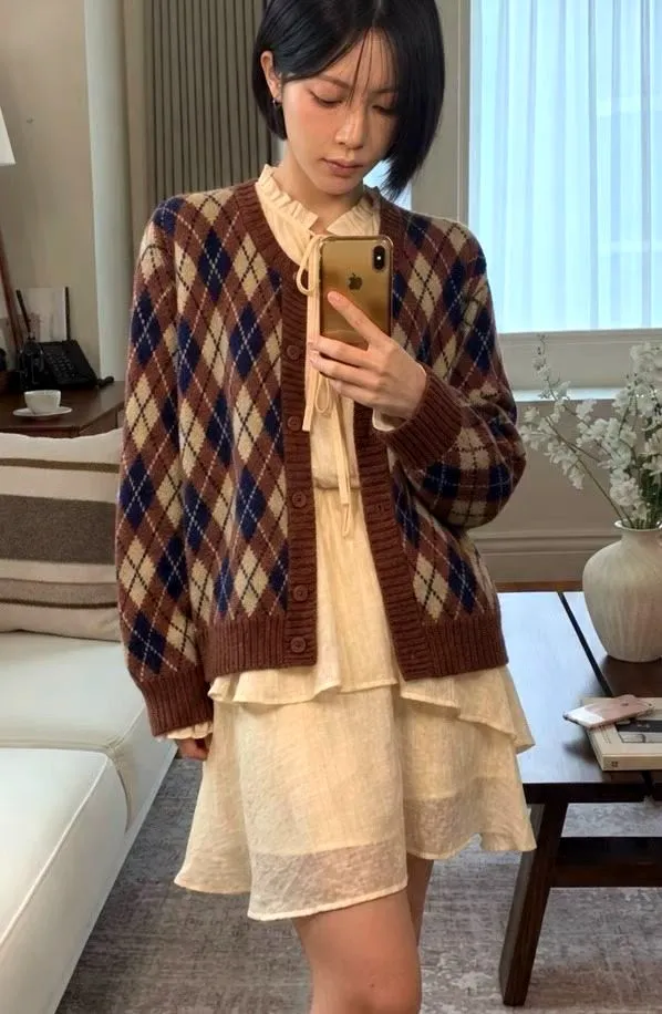 復古格紋女裝開衫，溫暖舒適的秋冬必備
