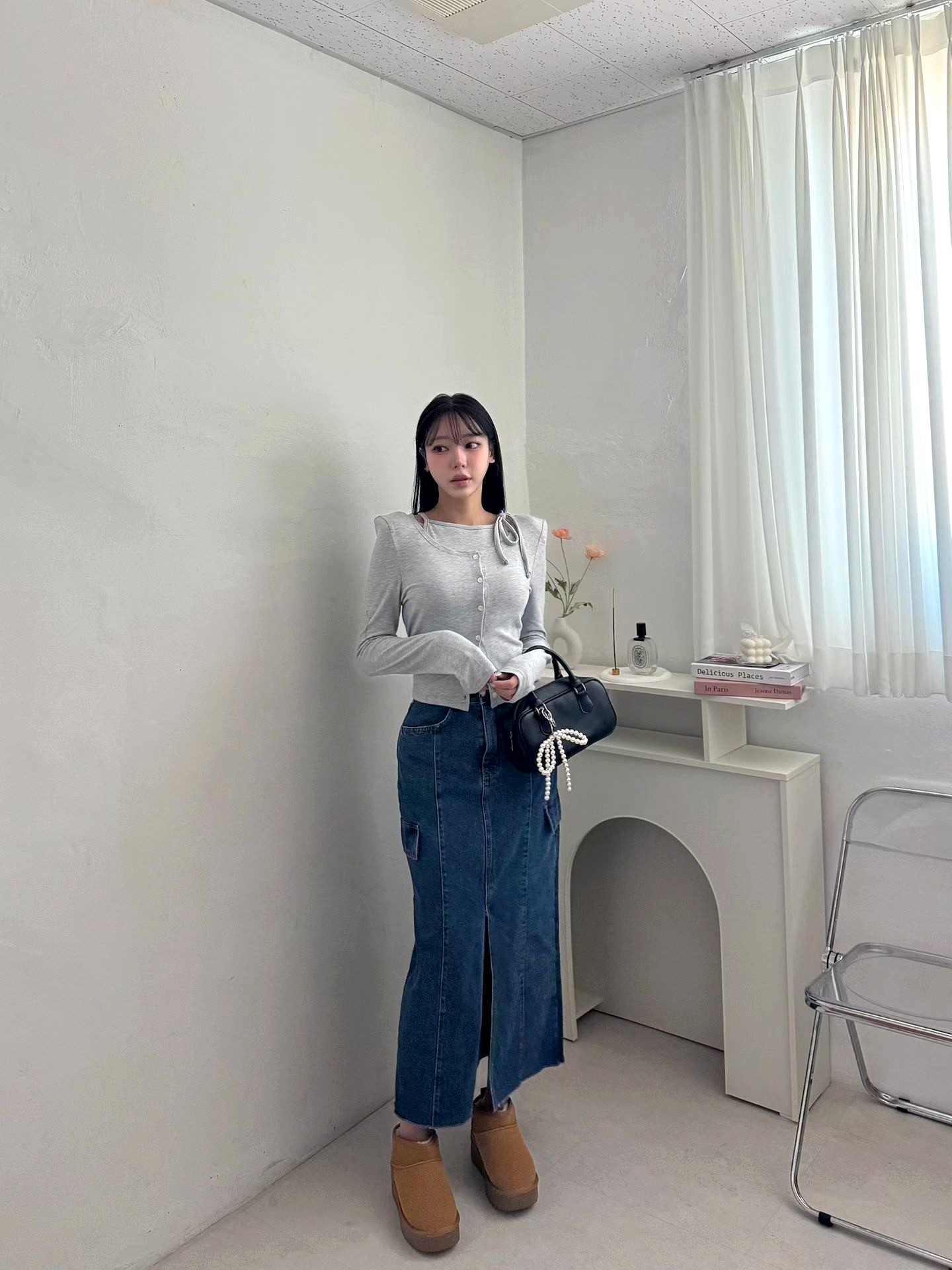 스타일리시하고 미니멀한 여성 티셔츠, 편안하고 다재다능