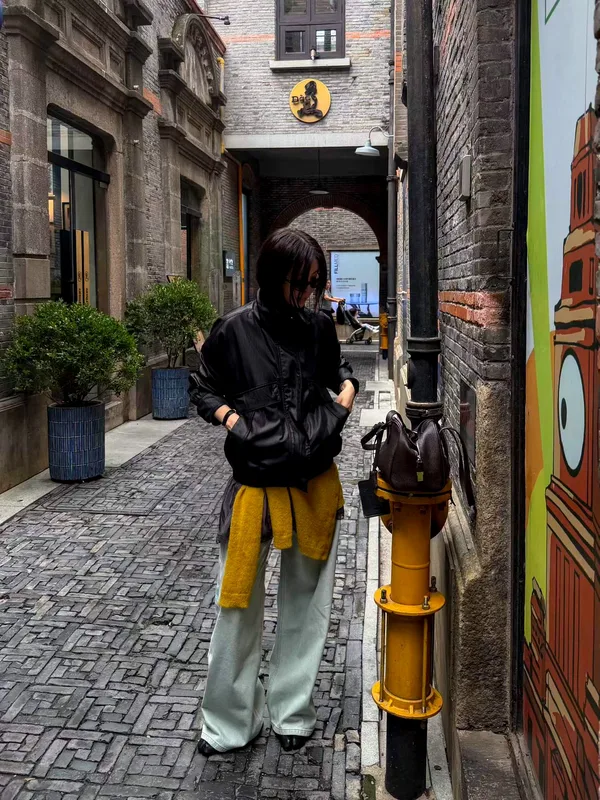 Stylish and Versatile Women's Jacket, Lightweight and Comfortable for Spring and Autumn