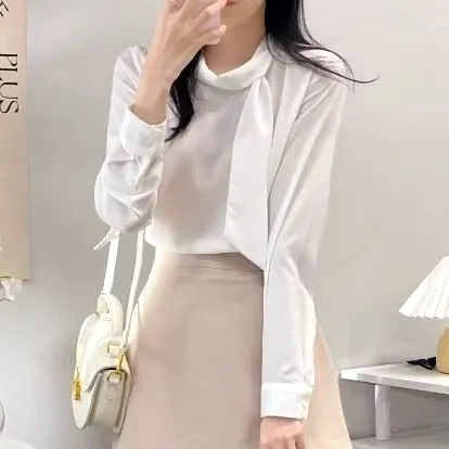 优雅简约白色女装上衣，轻盈舒适