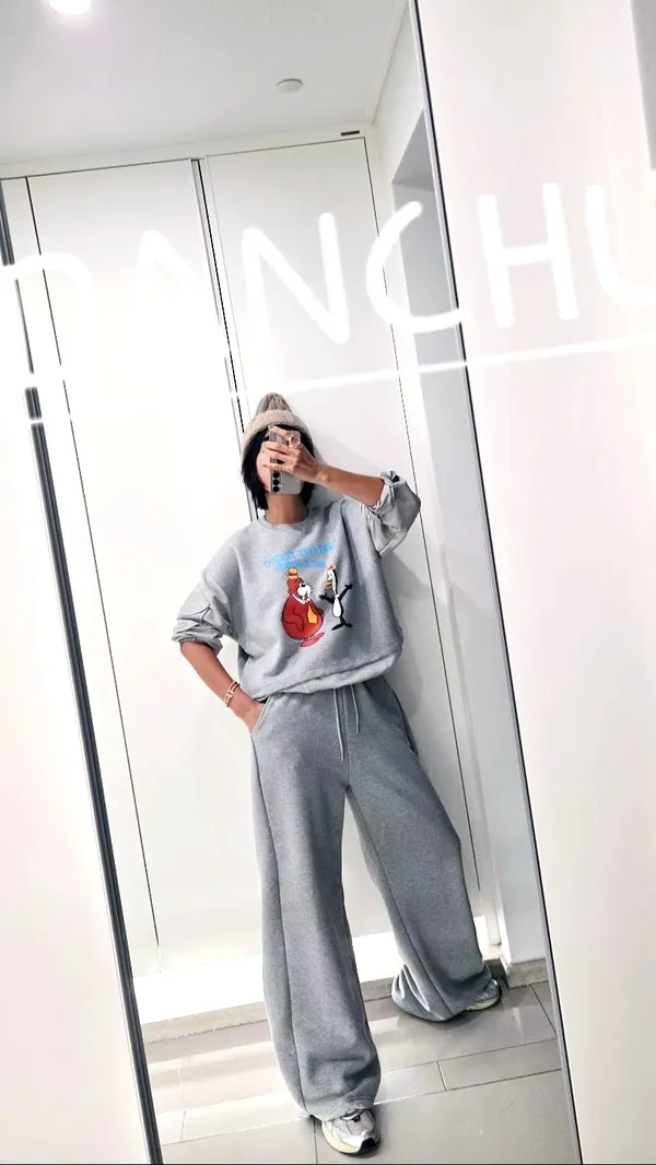 Cute Cartoon Embroidered Sweatshirt, Comfortable Casual Style