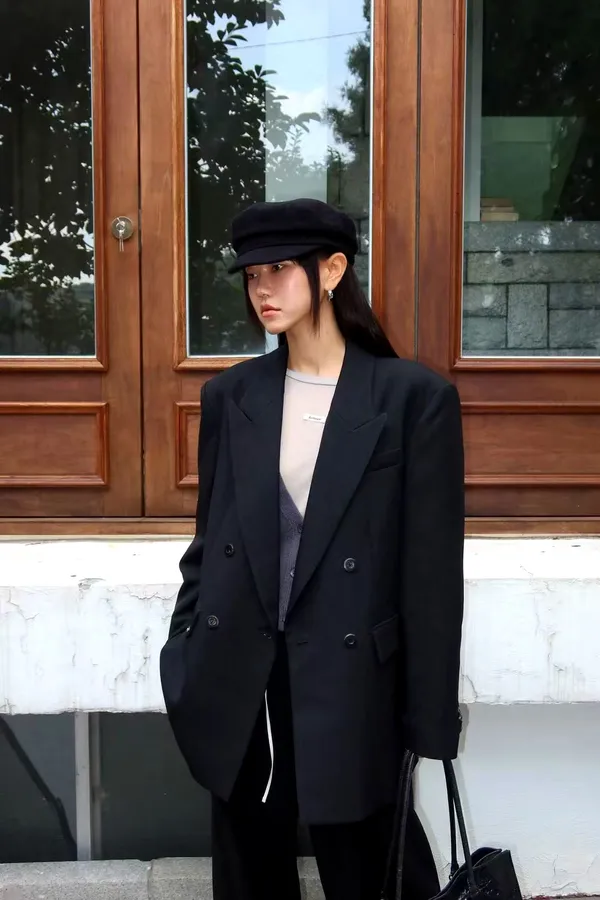 Stylish Double-Breasted Women's Coat - Elegant and Perfectly Matched