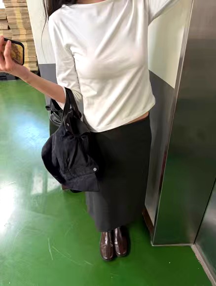 심플하고 스타일리시한 여성 탑 - 일상에 완벽한 선택!