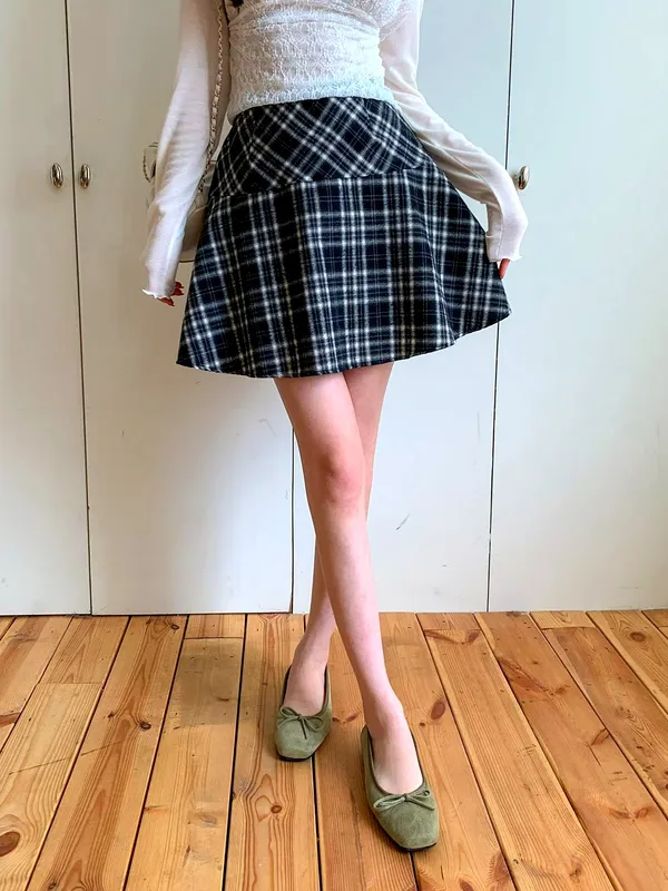 Stylish Plaid Women's Trousers - Comfortable and Versatile New Arrival New model launched