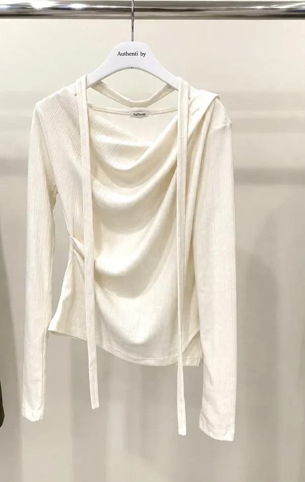 Elegant and Minimalist Women's Top with Comfortable Fit