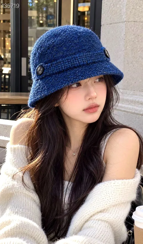 Stylish Women's Woolen Hat - Warm and Elegant