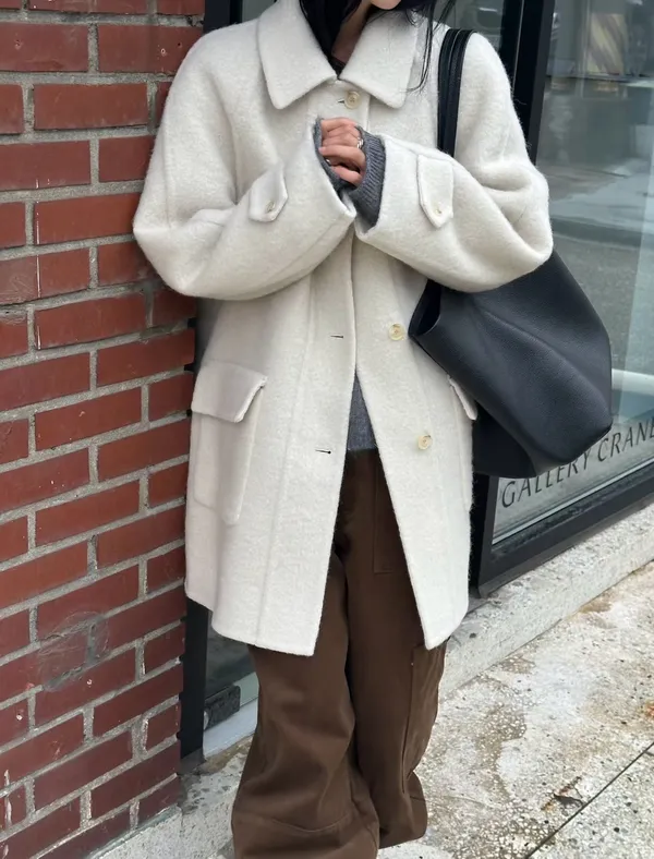 Elegant and Minimalist Women's Coat - Warm and Comfortable