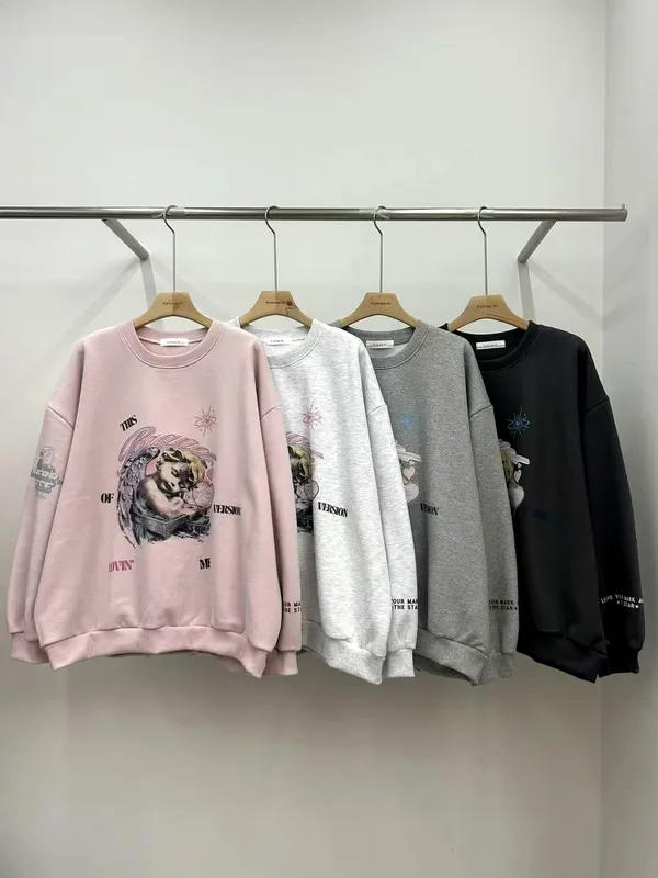 Cute animal pattern loose T-shirt, comfortable casual style.