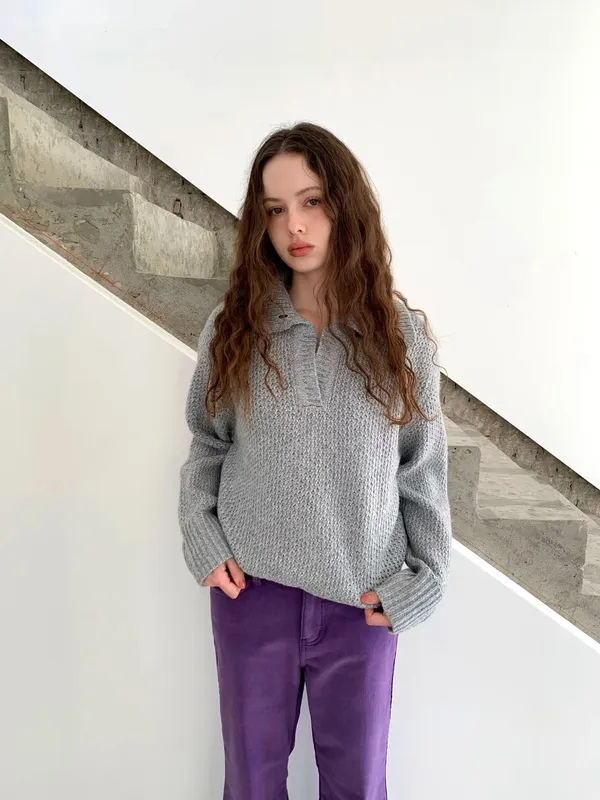 Chic Gray Knitted Sweater - Comfortable and Versatile