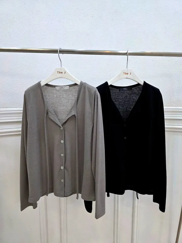 Stylish and Minimalist Women's Top, Comfortable and Breathable Knitwear