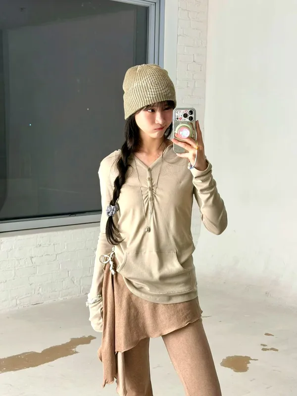 Stylish Casual Women's Top - Comfortable and Versatile for Spring and Autumn