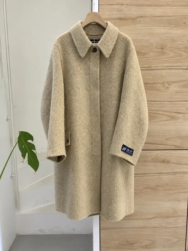 Stylish Wool Coat, Warm and Comfortable, A Must-Have