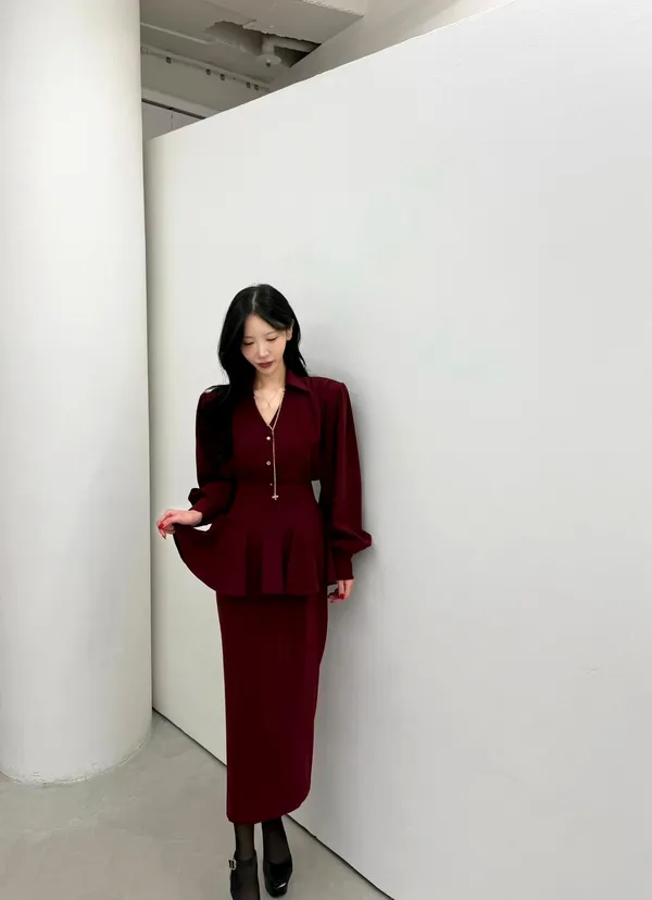 Elegant Women's Long Dress with Fashionable Slim Fit Design