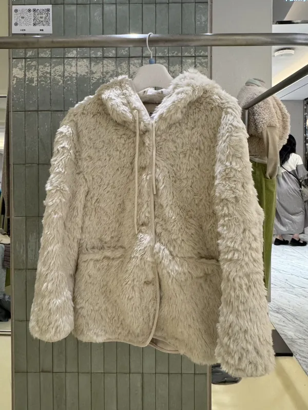 Stylish Plush Coat - Warm and Comfortable