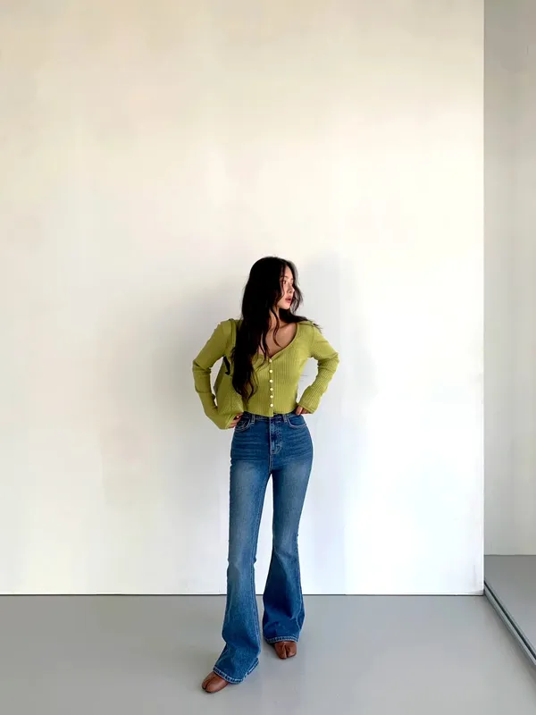 時尚修身牛仔褲，展現優雅曲線