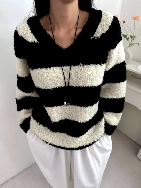 Fashionable Striped Sweater - Comfortable and Warm, Perfect for Fall and Winter