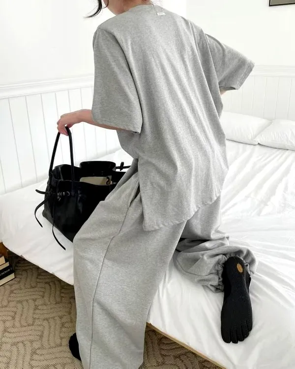 Loose and Comfortable Gray Women's Top, Perfect for Casual Outfits