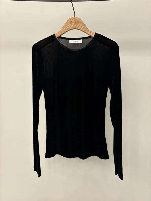 Stylish Black Long Sleeve T-Shirt, Lightweight and Breathable, Perfect Fit