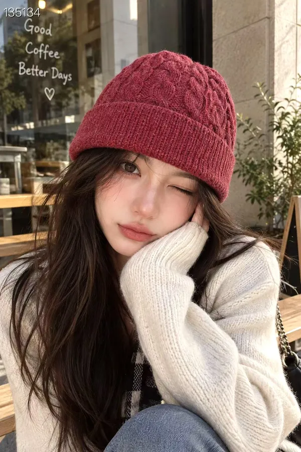 Fashionable Women's Knitted Hat - Warm and Comfortable for Fall and Winter