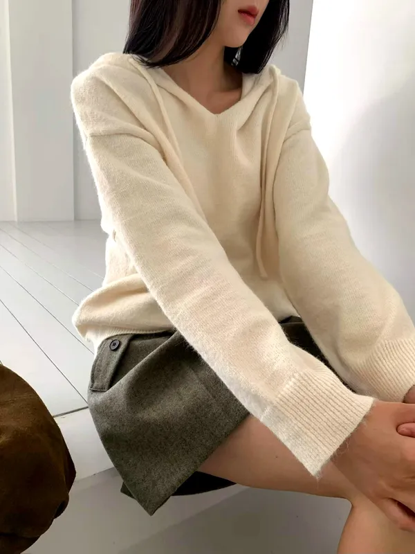 Minimalist Knit Sweater, Comfortable and Versatile