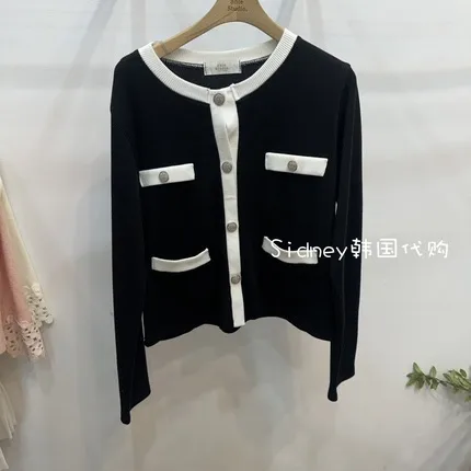 Stylish Minimalist Black Cardigan with White Pocket Design
