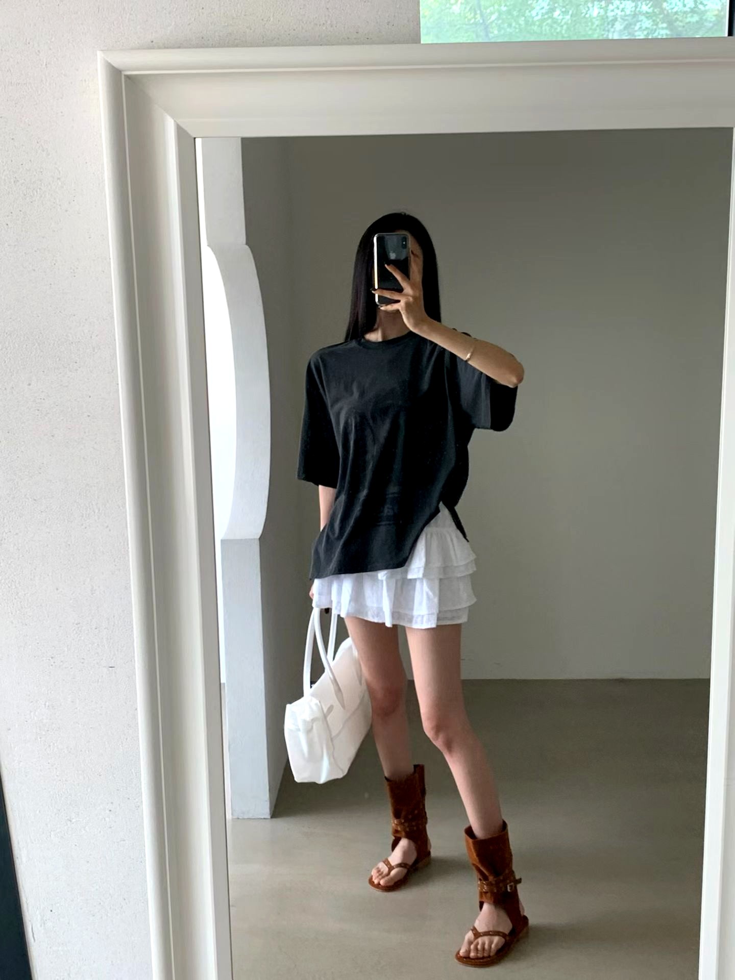 패셔너블하고 미니멀한 블랙 여성 탑, 편안하고 다재다능