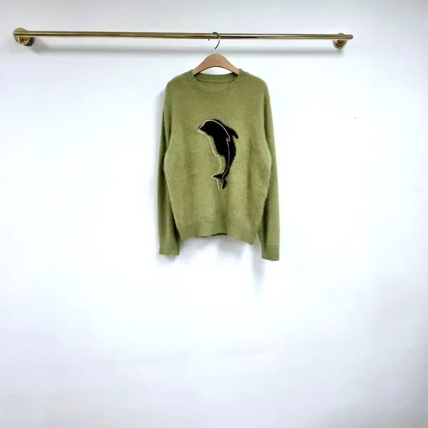 可愛刺繡針織衫，舒適溫暖，秋冬必備