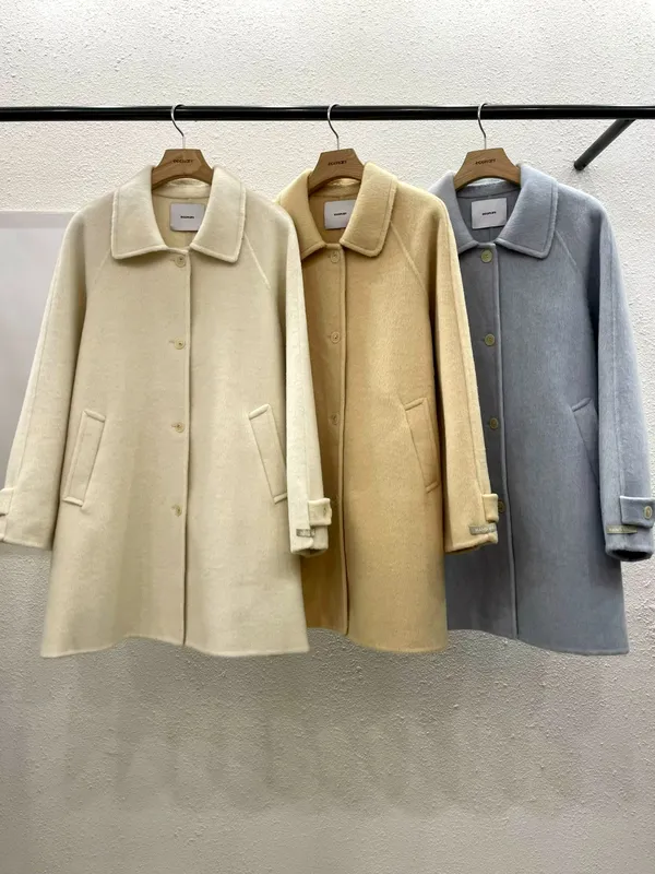 Stylish and Minimalist Women's Jacket, Comfortable and Warm for Fall and Winter
