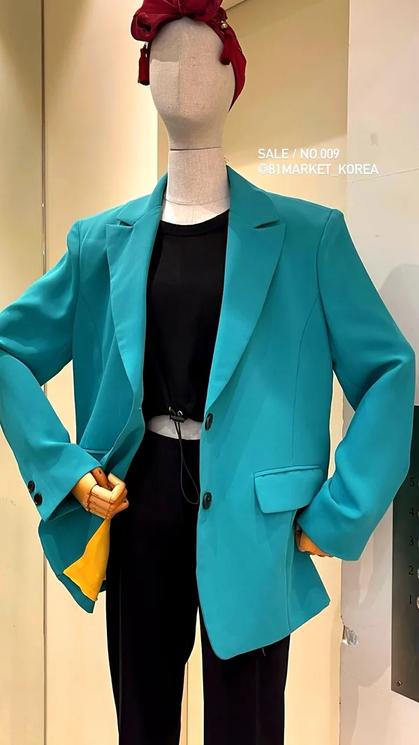 Stylish and Elegant Women's Jacket in Eye-Catching Blue Design