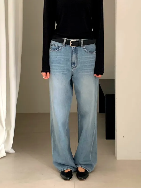 Loose Fit Denim Jeans - Comfortable, Stylish, and Versatile